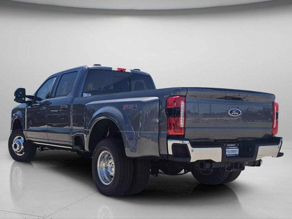 New 2026 Carbonized Gray Metallic Ford LARIAT image 25