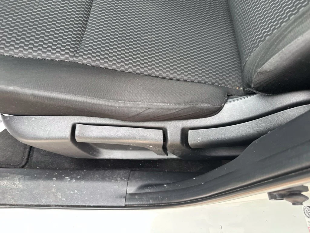 Used 2021 White Nissan S image 6