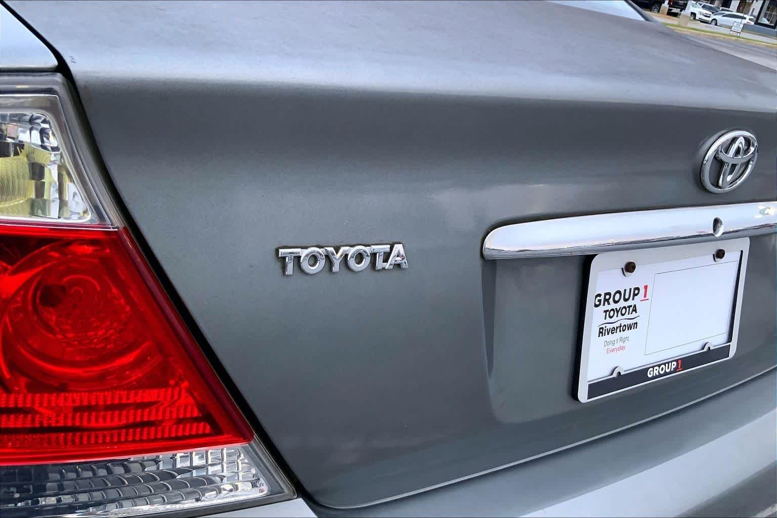 Used 2005 Phantom Gray Pearl Toyota STD image 24