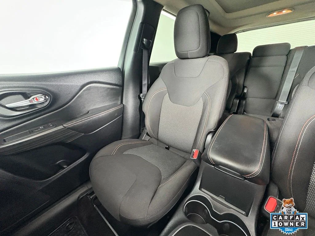 Used 2017 Black Jeep Latitude image 18