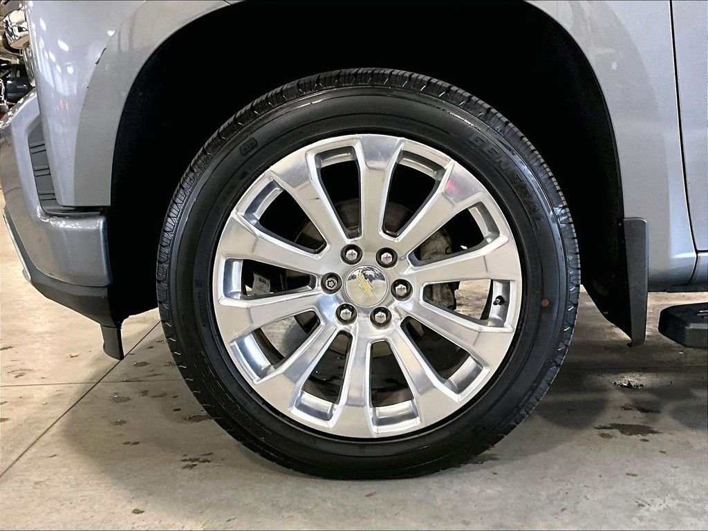 Used 2022 Gray Chevrolet High Country image 7