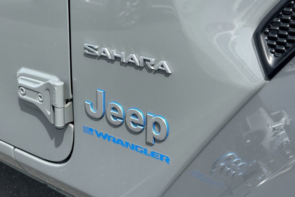Used 2023 Grey Jeep Sahara image 6