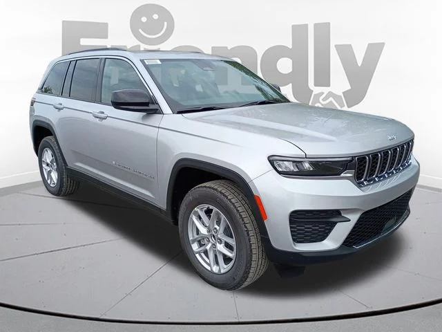 New 2026 Silver Zynith Exterior Paint Jeep Laredo X image 3