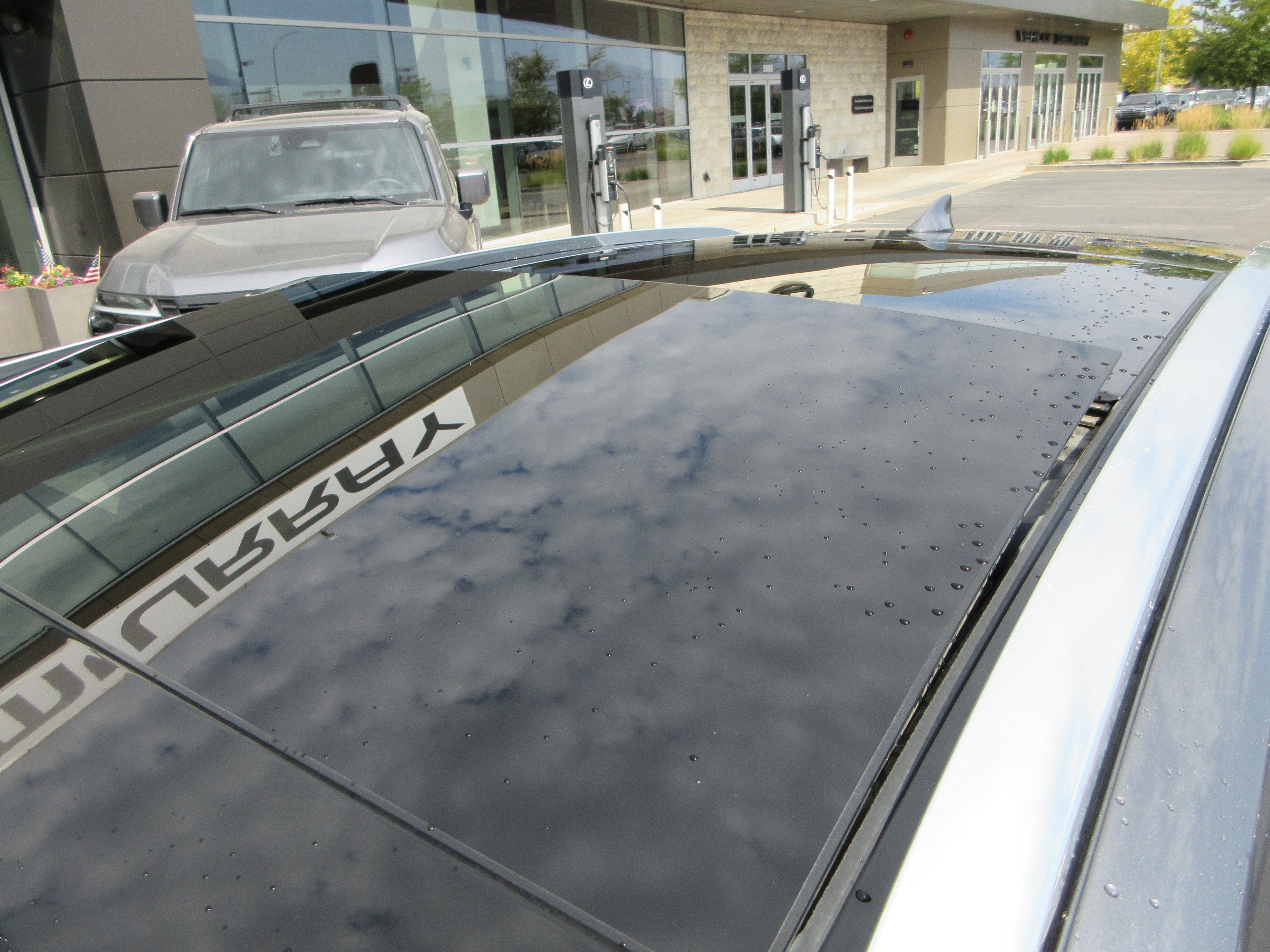 Used 2019 Nebula Gray Pearl Lexus 450h F Sport image 18