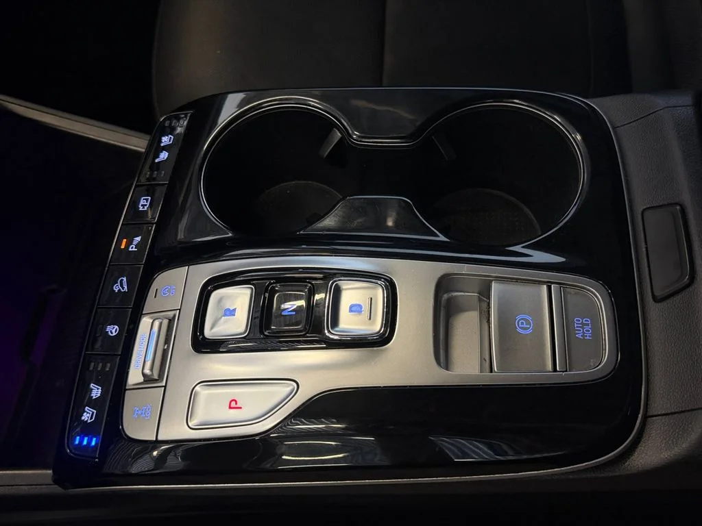 Used 2022 Black Hyundai Limited image 32