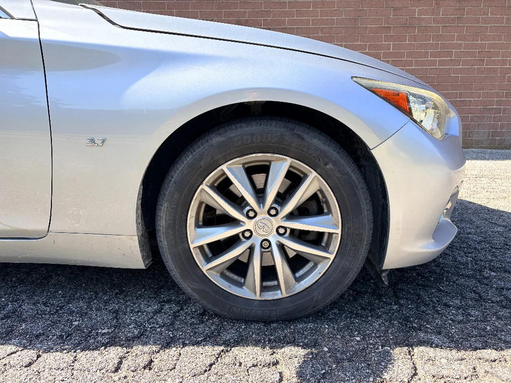 Used 2015 Liquid Platinum INFINITI Premium image 9
