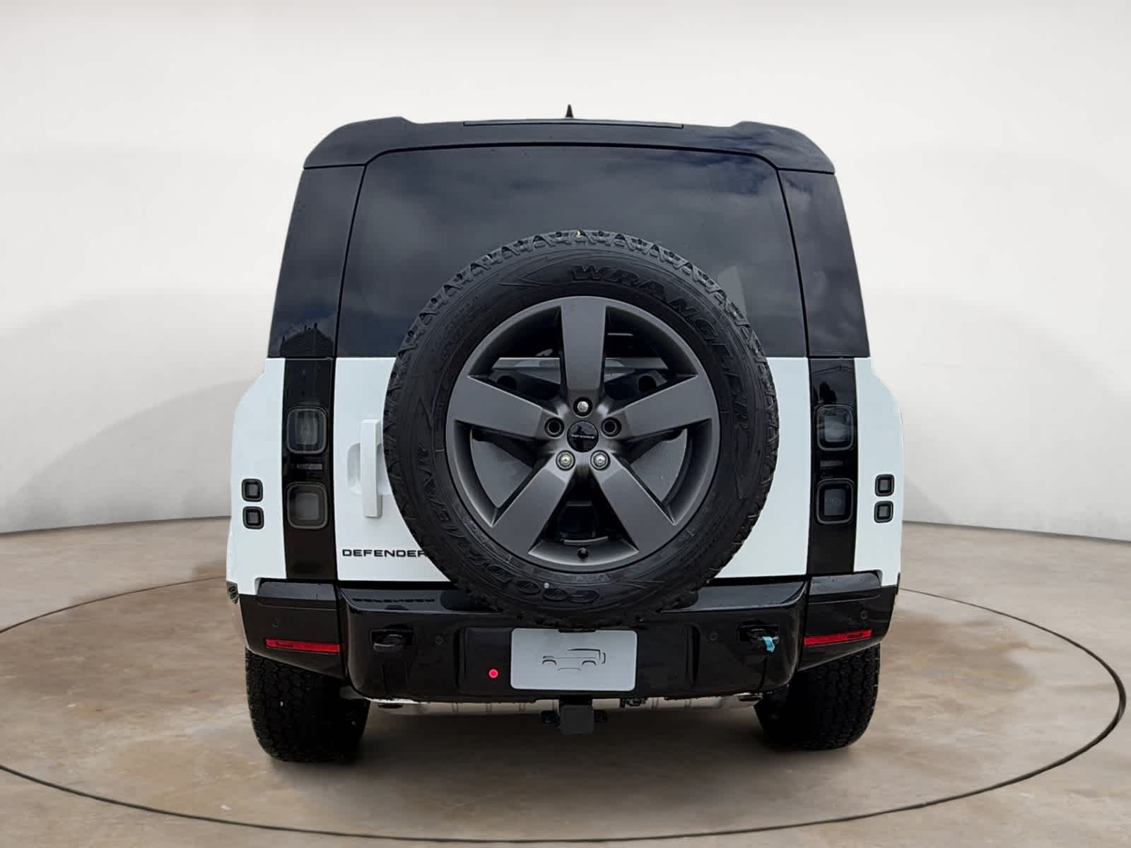 New 2026 Fuji White Land Rover X-Dynamic SE image 4