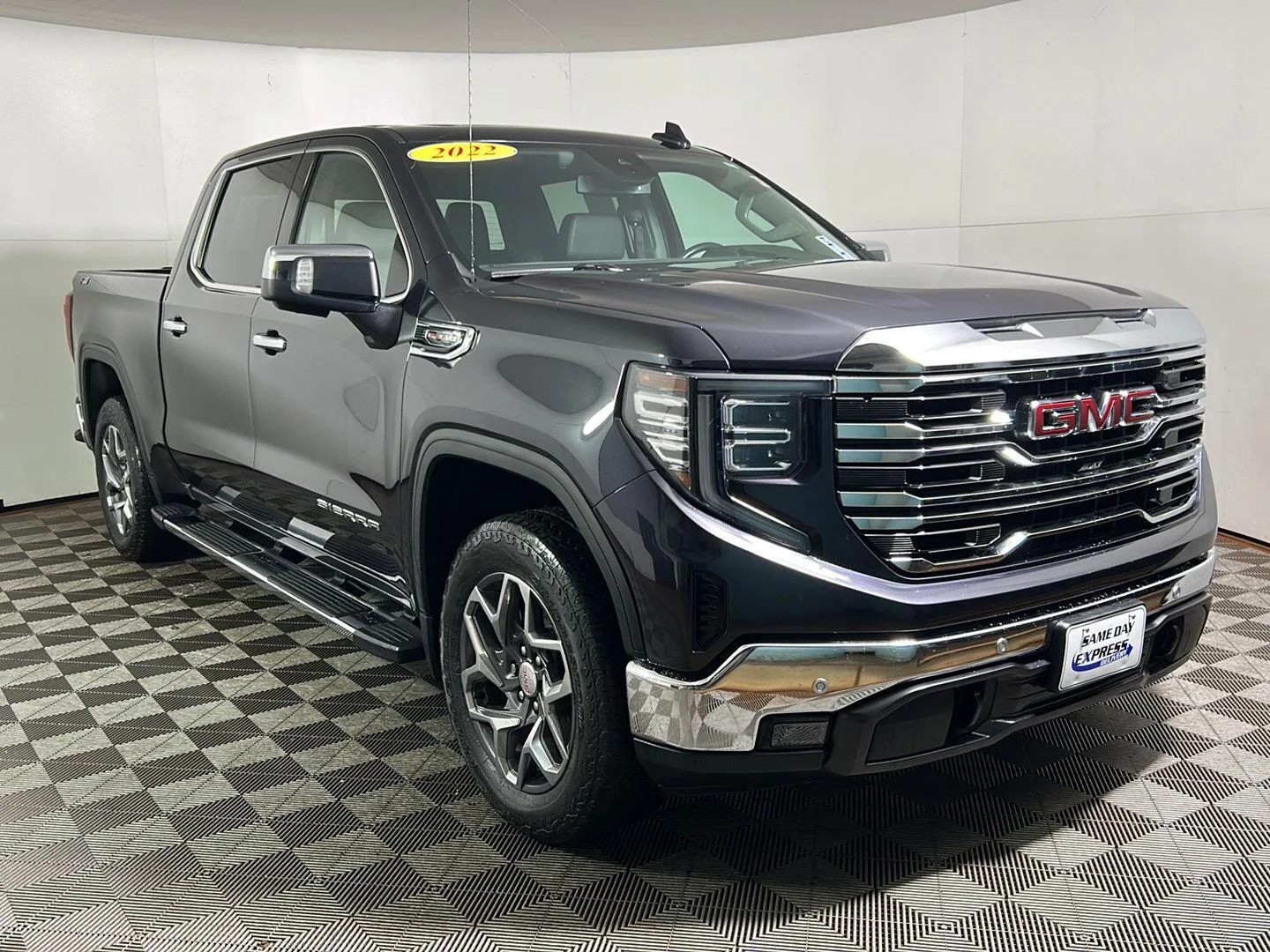 Used 2022 Titanium Rush Metallic GMC SLT image 4
