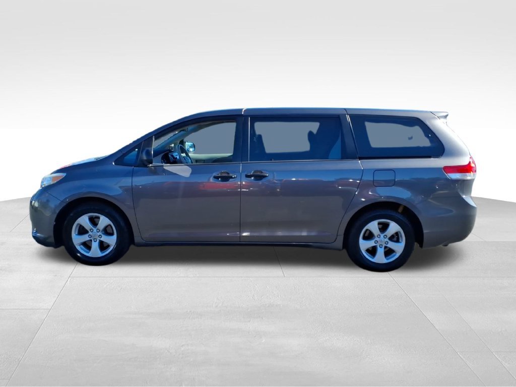 Used 2012 Predawn Gray Mica Toyota Base image 21