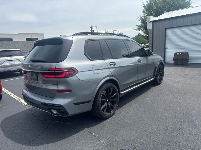Used 2024 Gray BMW xDrive40i image 5