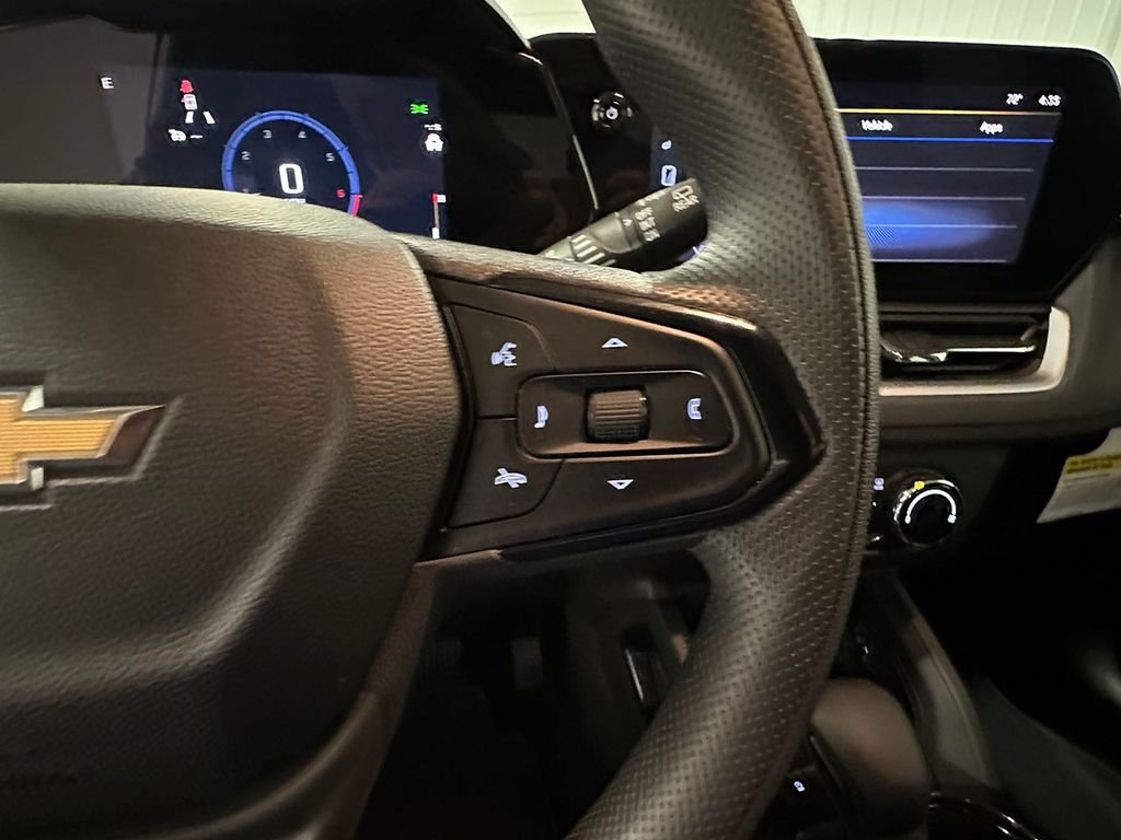 Used 2025 White Chevrolet LS image 33