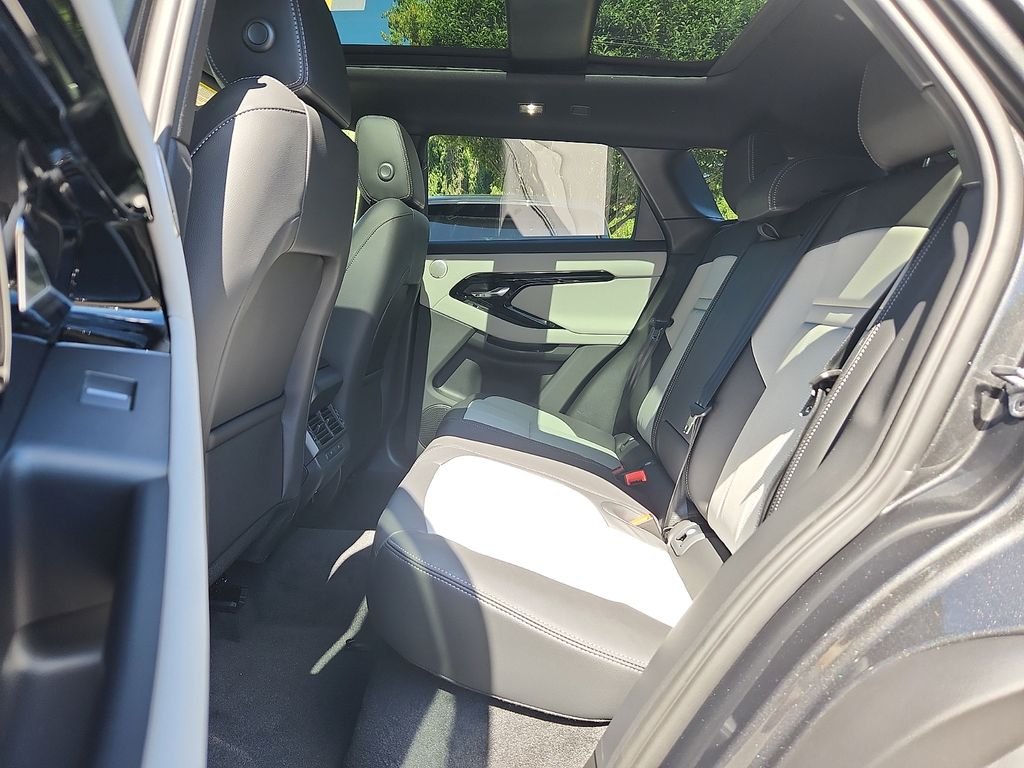 New 2026 Carpathian Grey Land Rover Hoxton Edition image 5
