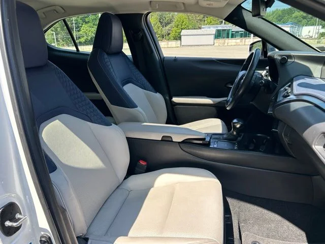 Used 2020 White Lexus 250h Base image 35