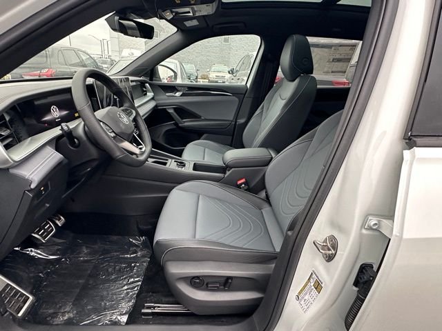New 2026 Opal White Pearl Volkswagen 2.0T SE R-Line Black image 25
