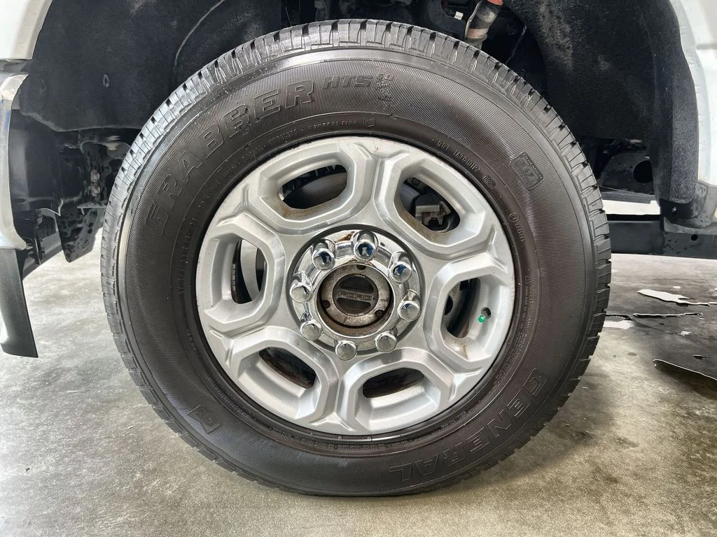 Used 2025 White Ford XLT image 18