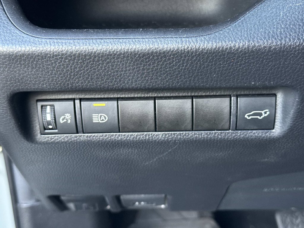 Used 2021  Toyota XLE image 43