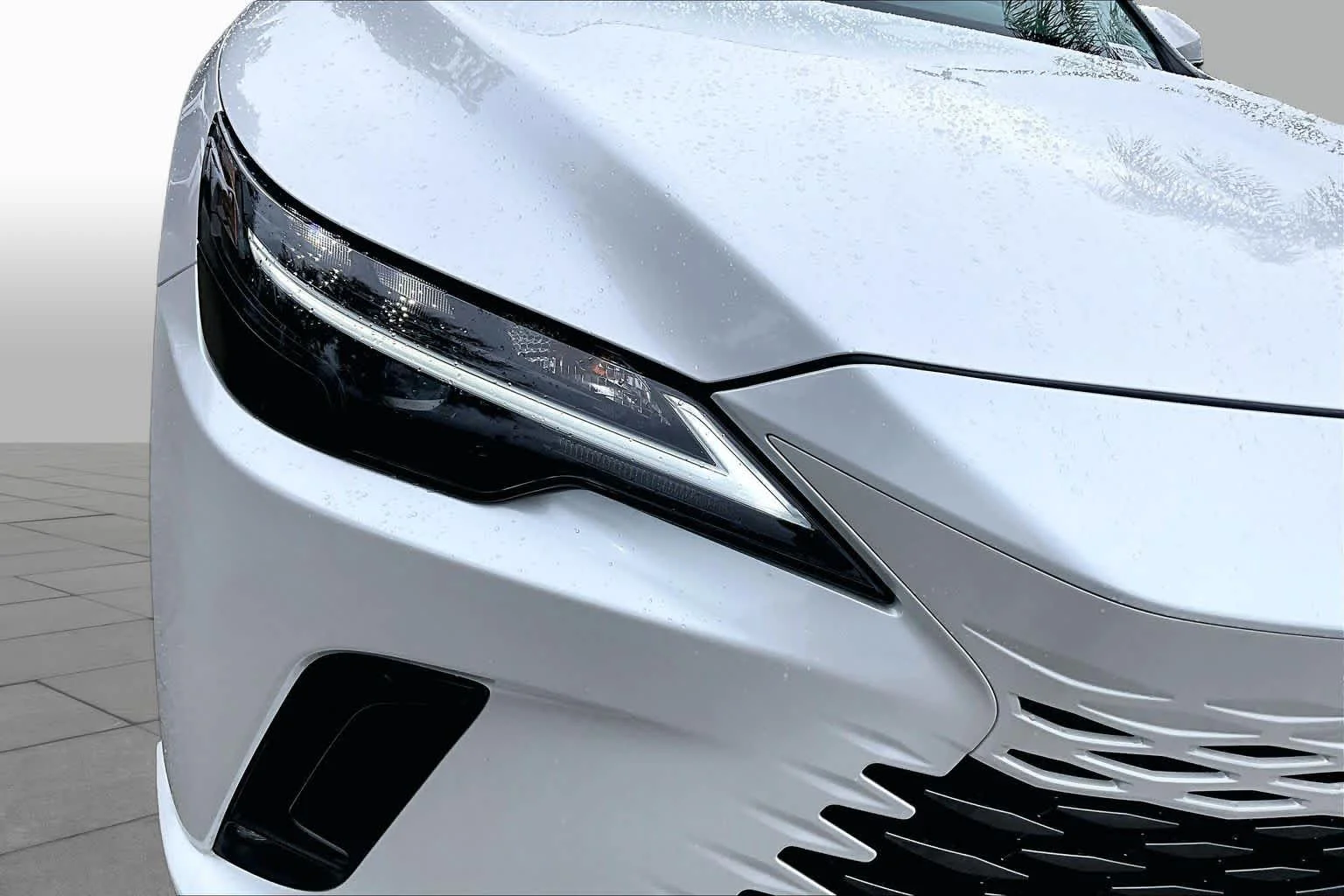 Used 2024 Eminent White Pearl Lexus  image 28