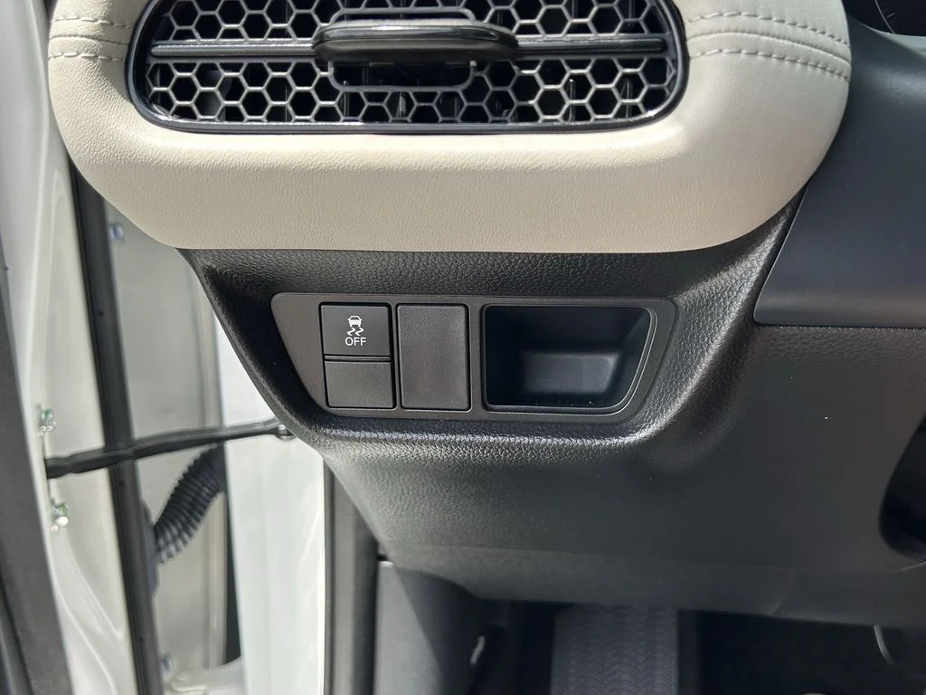 Used 2025 White Honda LX image 28