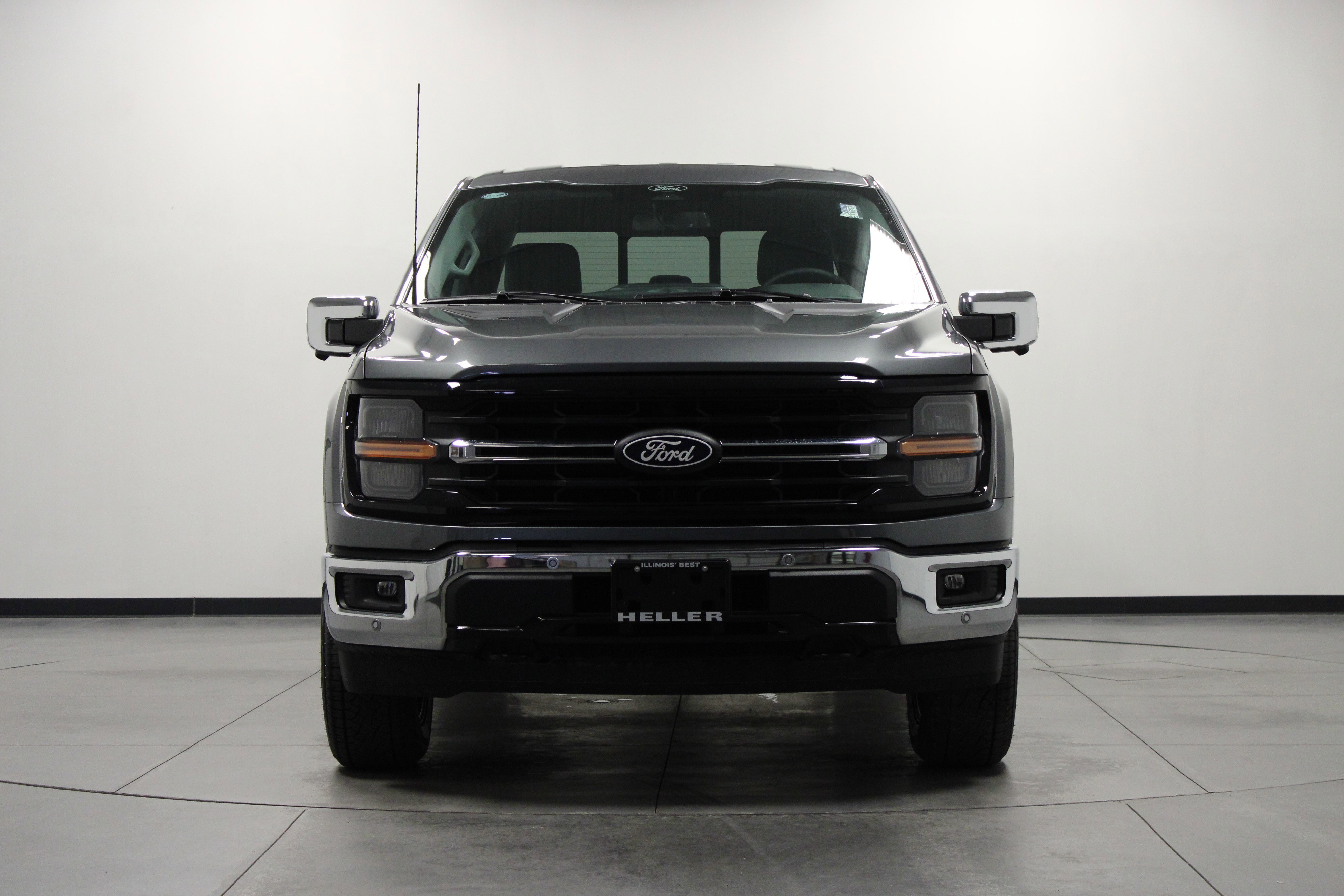 New 2026 Carbonized Gray Metallic Ford XLT image 9