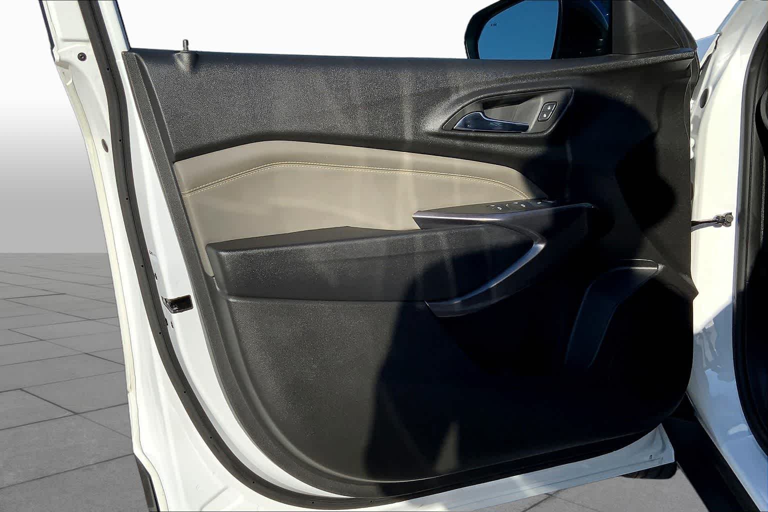 Used 2025 Summit White Chevrolet ACTIV image 22