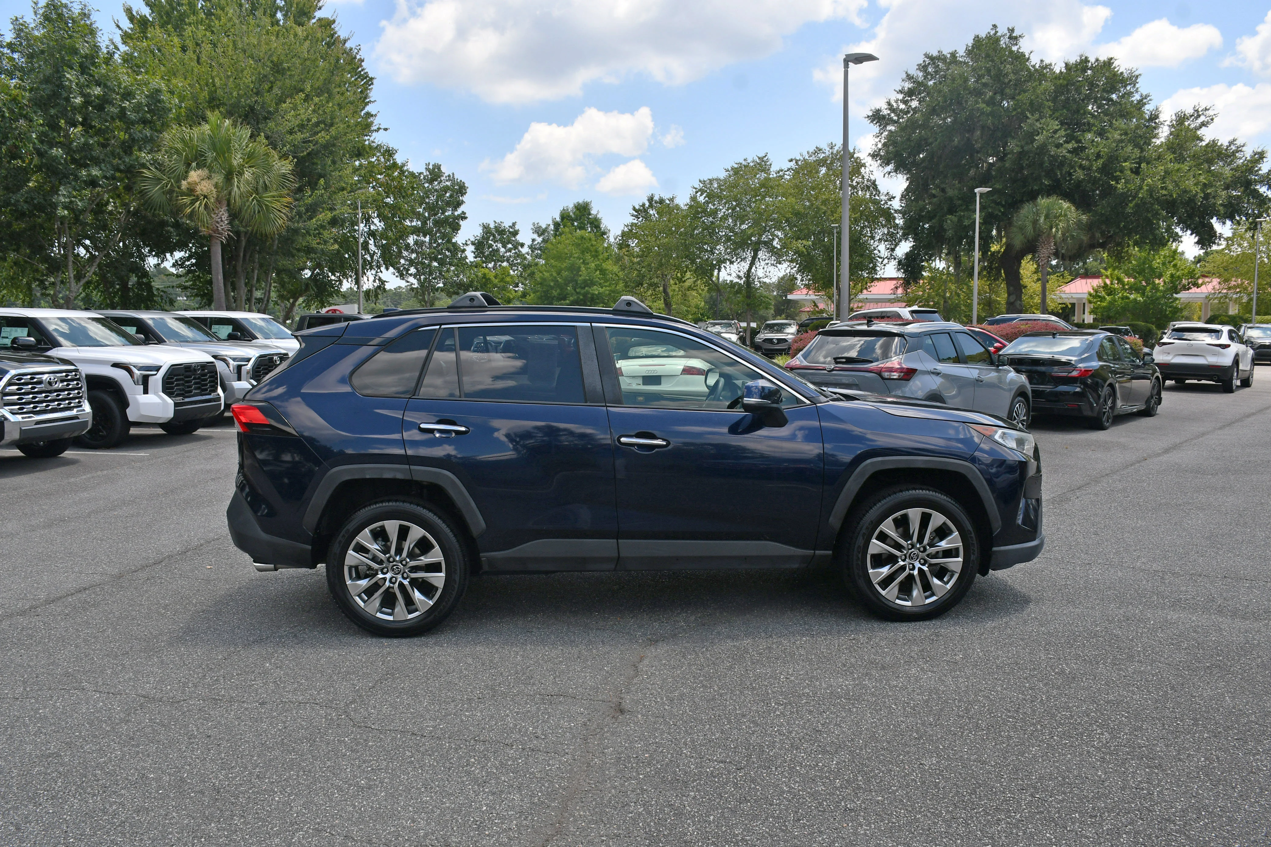 Used 2019  Toyota Limited image 5