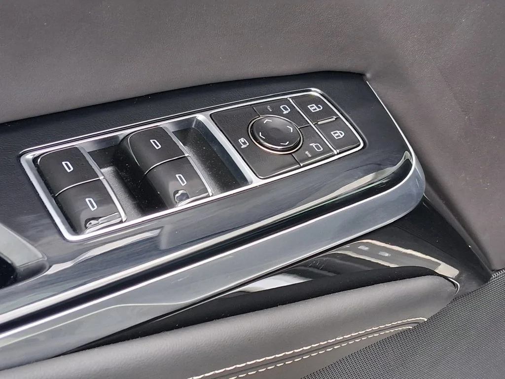 Used 2025 Crystal White Tricoat Cadillac Sport Platinum image 19