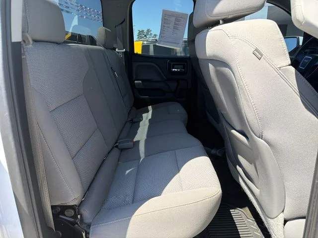Used 2015 White GMC Base image 44