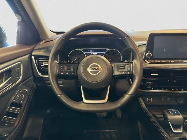 Used 2021 Super Black Nissan SL image 12