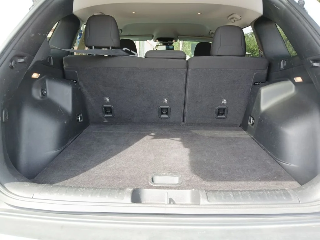 Used 2021 White Jeep Latitude image 19