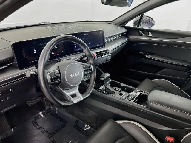 Used 2025 Snow White Pearl Kia GT-Line image 9