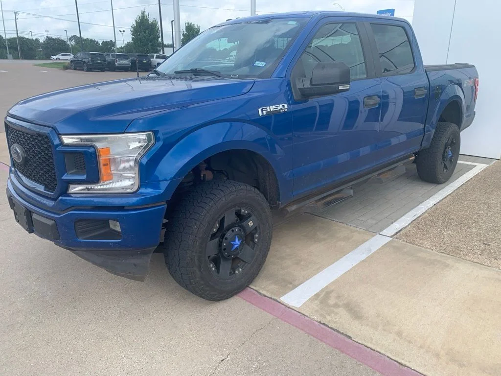 Used 2018 Blue Ford XL image 1