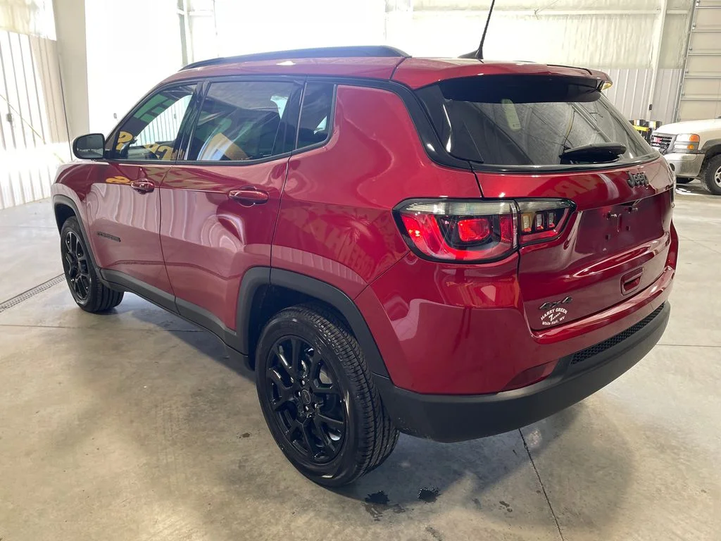 New 2026 Red Hot Pearlcoat Jeep Latitude Altitude image 8