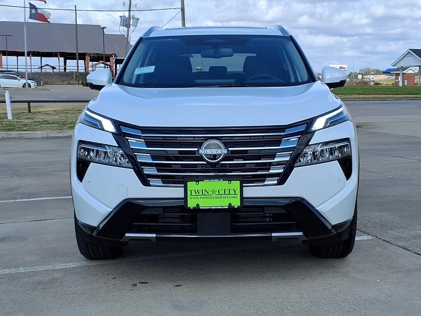 New 2026 White Nissan Platinum image 3