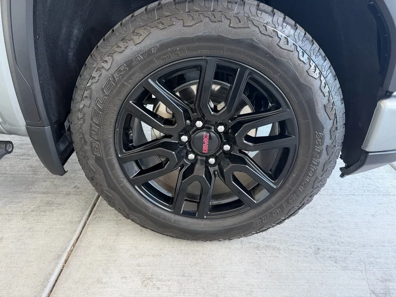 Used 2025 Sterling Metallic GMC Elevation image 33