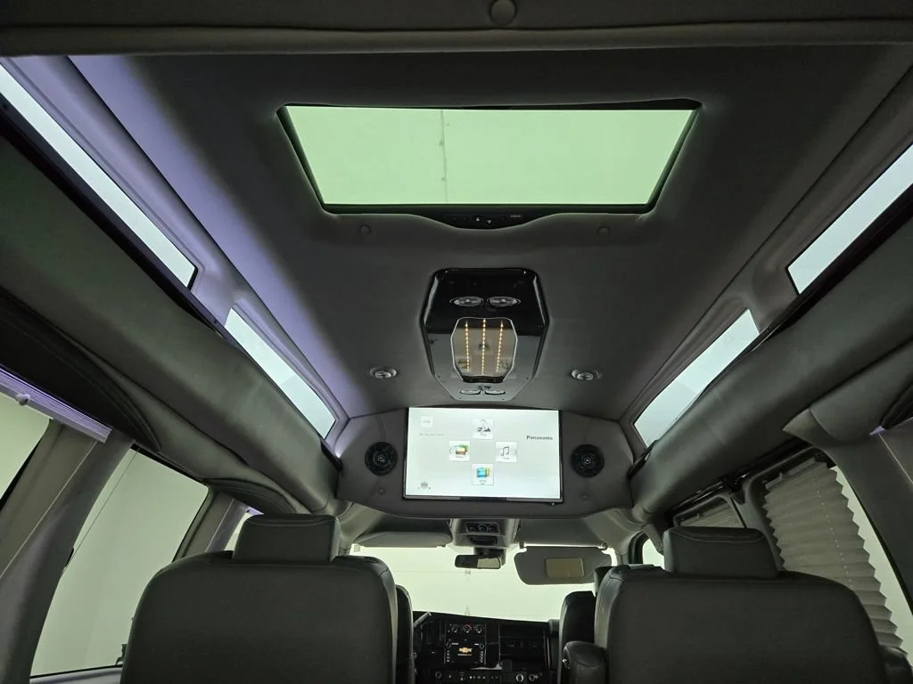 Used 2021 Summit White Chevrolet WT image 9