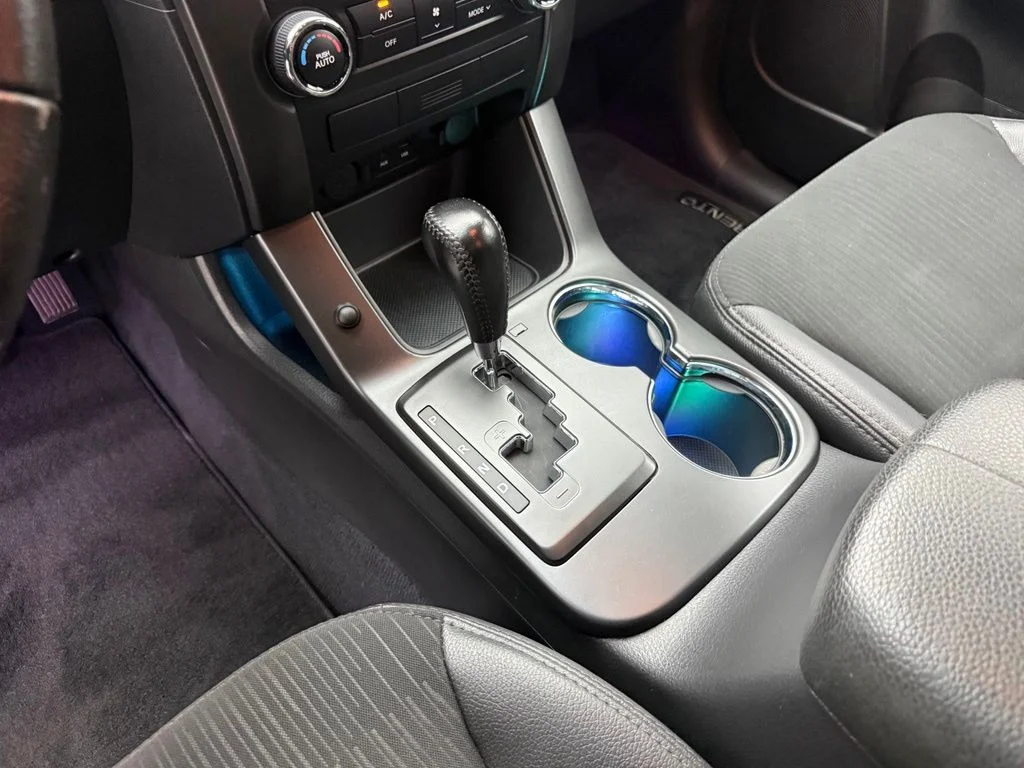 Used 2012 White Kia EX image 26