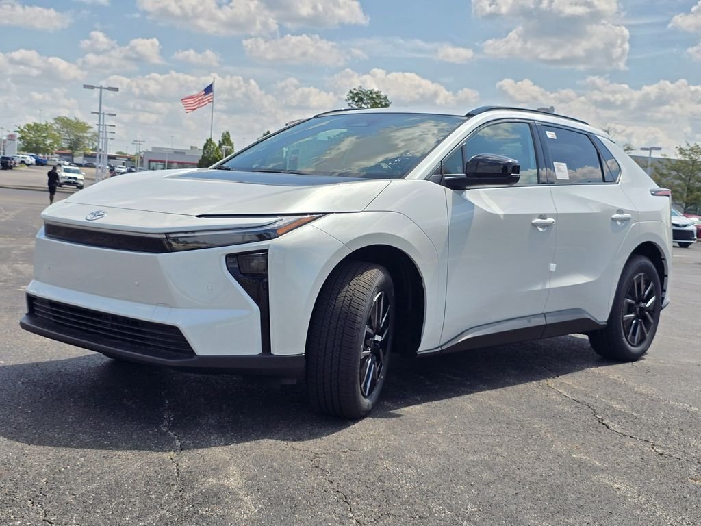 New 2026 Wind Chill Pearl <sup>1</sup> Toyota  XLE image 10