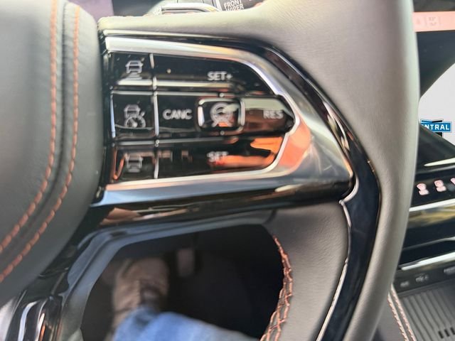 New 2027 Bright White Clear-Coat Paint Jeep Summit image 17