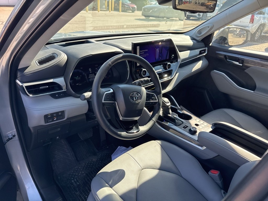 2024 Toyota Highlander Platinum photo 2