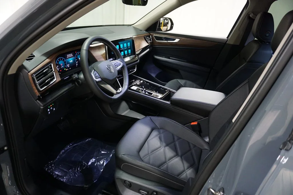New 2026 Pure Gray Volkswagen 2.0T SE w/Technology image 9