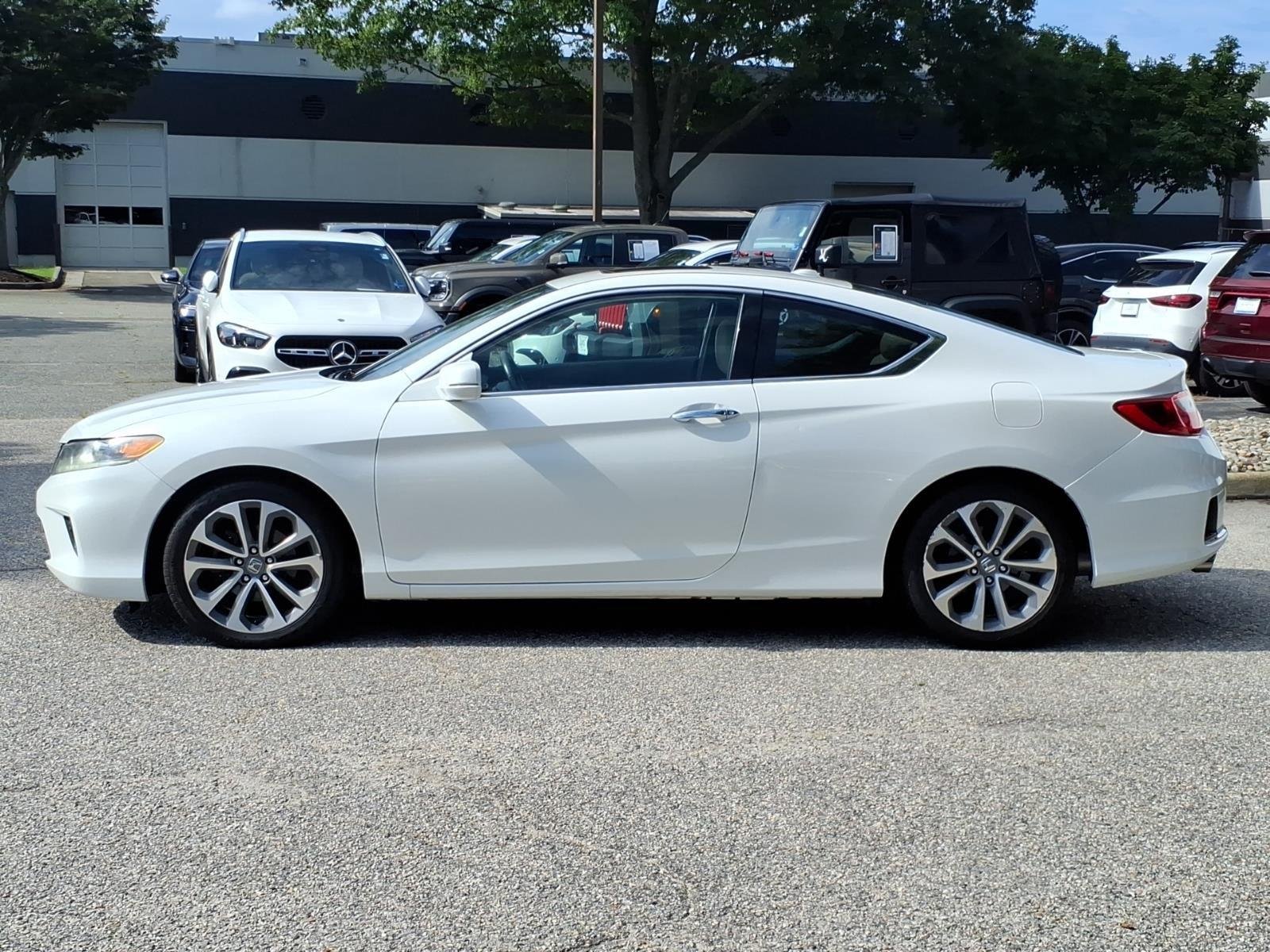 Used 2014 White Orchid Pearl Honda EXLV6 image 3