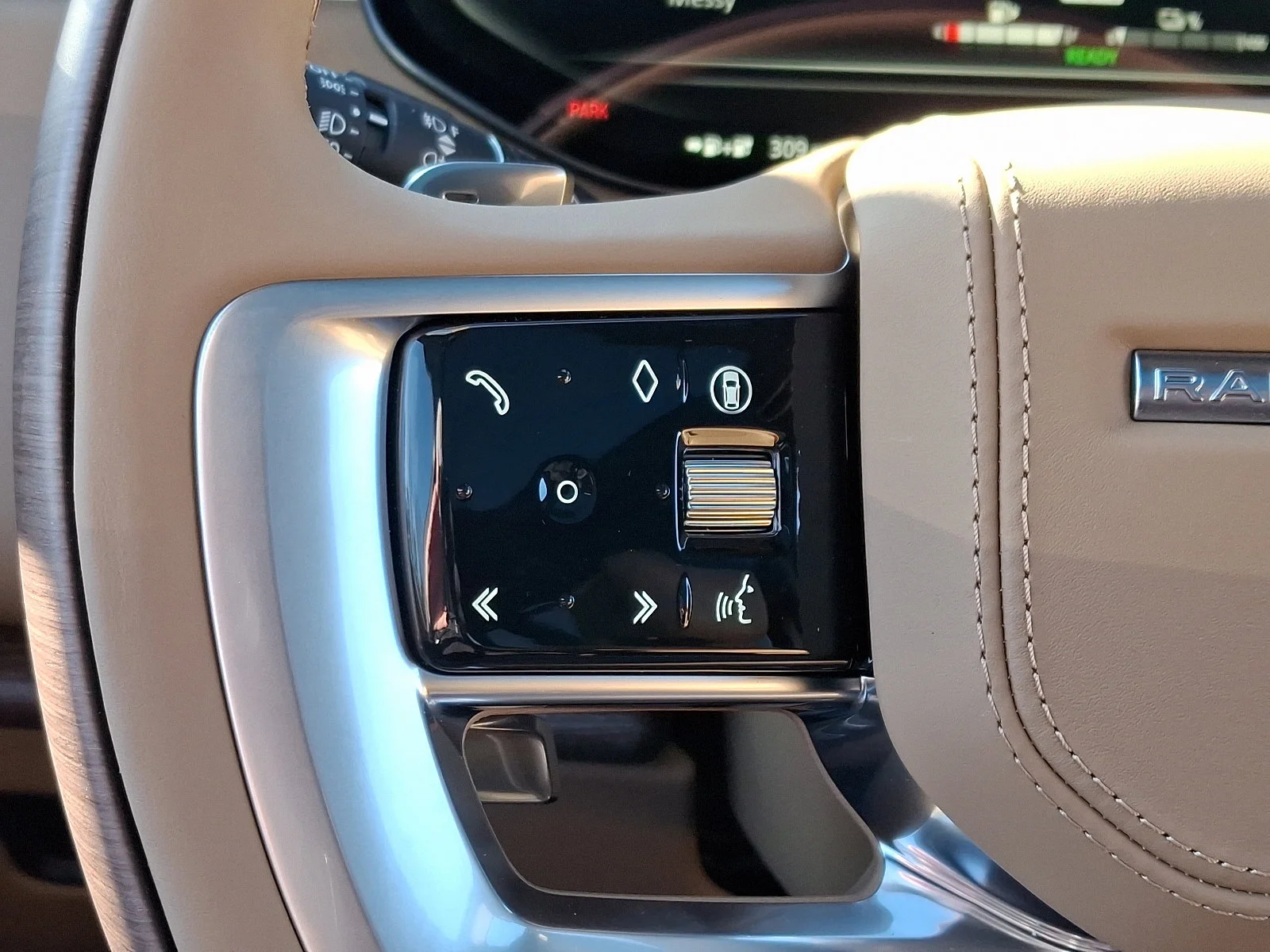 New 2025 Fuji White - 1AA Land Rover Autobiography image 23