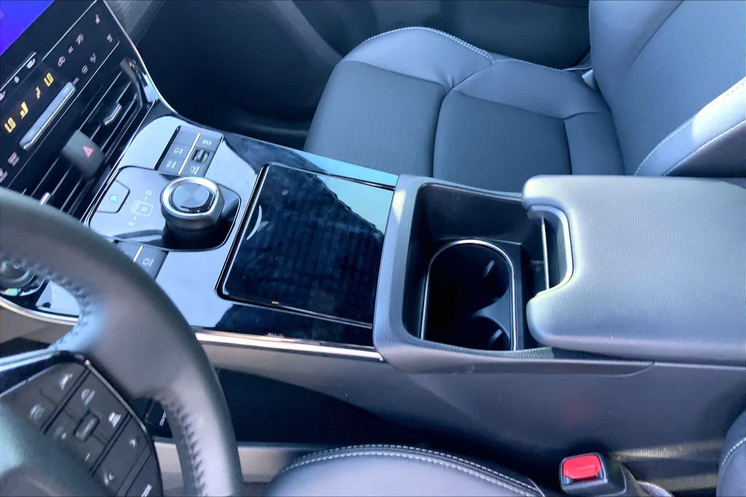 Used 2023 Wind Chill Pearl w/Black Roof Toyota Limited image 16