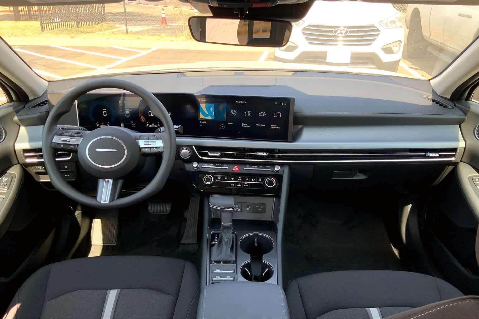 Used 2025 Aero Silver Hyundai SE image 5