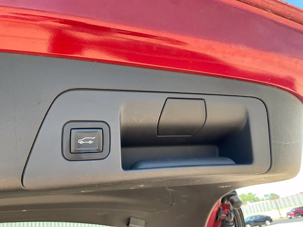 Used 2022 Red Buick Preferred image 27
