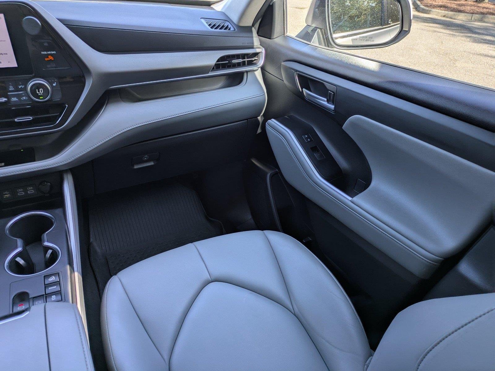 Used 2023 Wind Chill Pearl TOYOTA  image 17