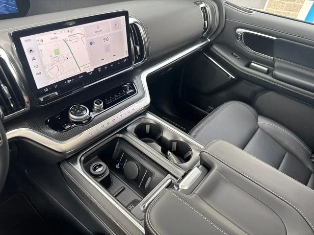 New 2027 Gray Ford Platinum image 24