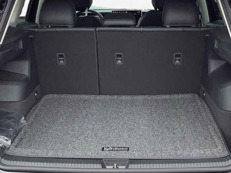 New 2026 DEEP BLACK PEAR Volkswagen SE image 27