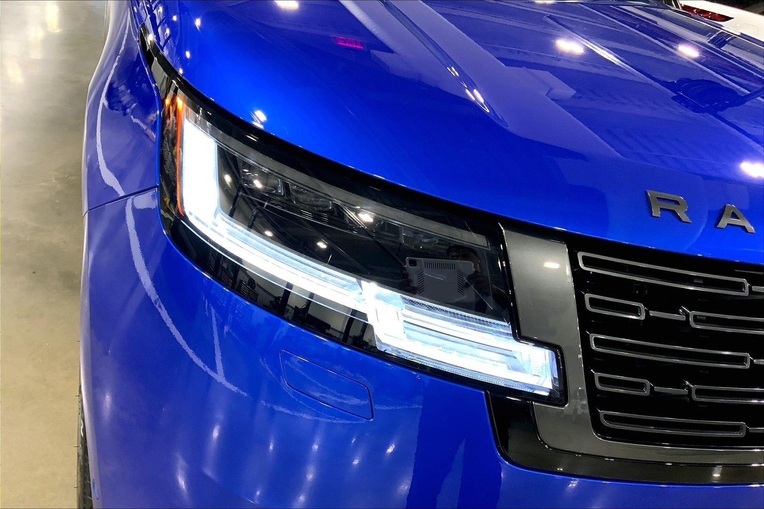 New 2026 Velocity Blue Land Rover SE image 13