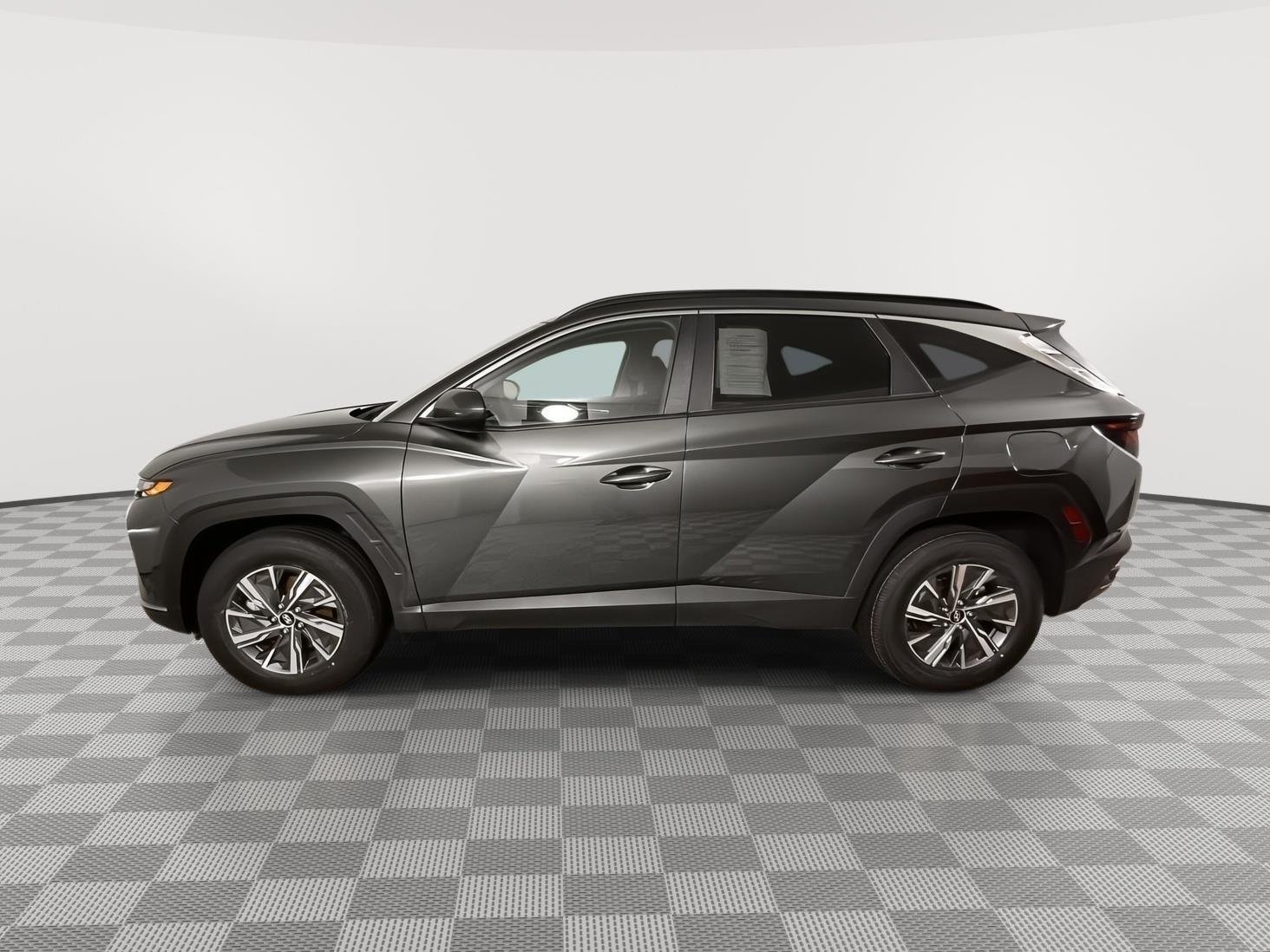 Used 2024 Shimmering Silver Hyundai Blue image 21